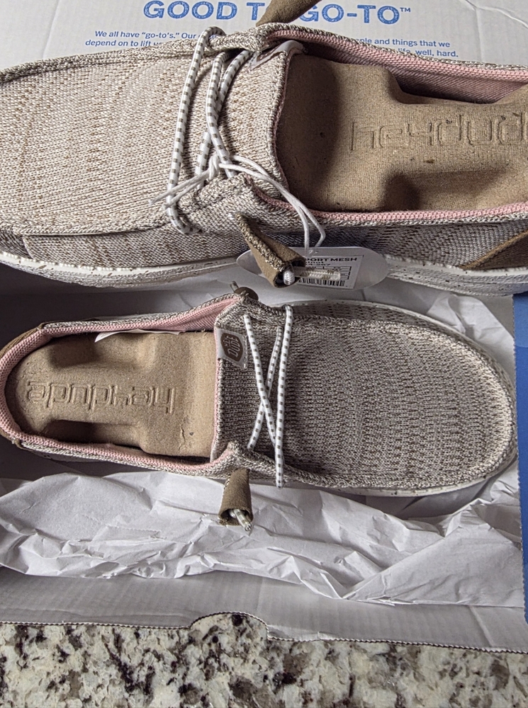 New Women's Size 7 Hey Dude Wendy Sporty Mesh Beige and Pink Shoes